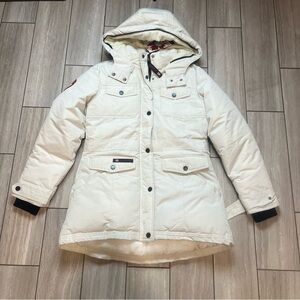New tag $220 Canada Weather White Gear Insulated Hooded Winter Parka Size Medium